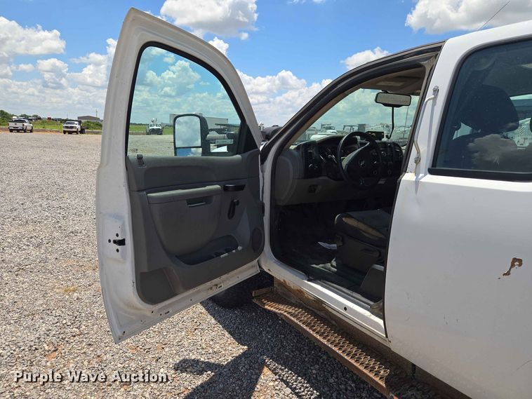 image for item EW0465 2012 Chevrolet Silverado 2500HD Ext. Cab pickup truck cab and chassis