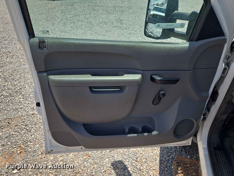 image for item EW0465 2012 Chevrolet Silverado 2500HD Ext. Cab pickup truck cab and chassis