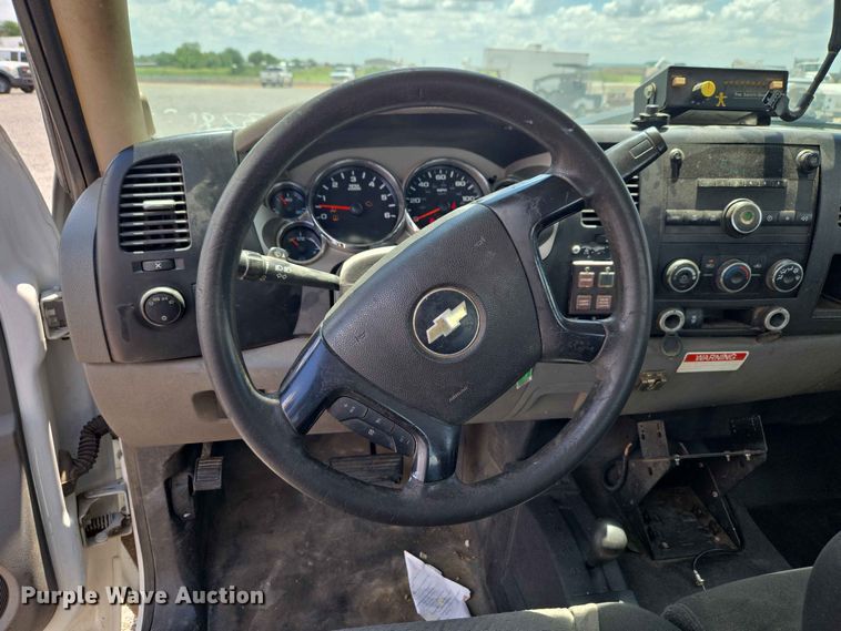 image for item EW0465 2012 Chevrolet Silverado 2500HD Ext. Cab pickup truck cab and chassis