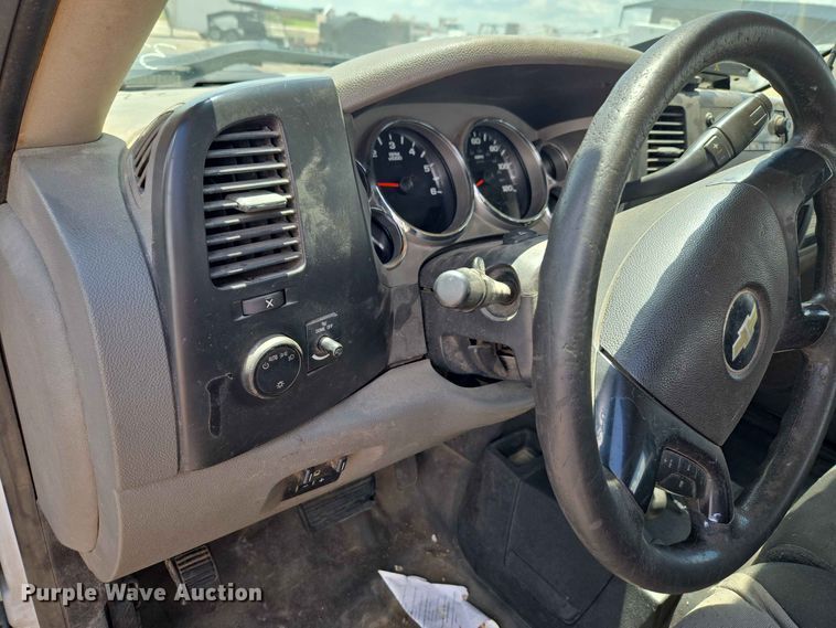 image for item EW0465 2012 Chevrolet Silverado 2500HD Ext. Cab pickup truck cab and chassis