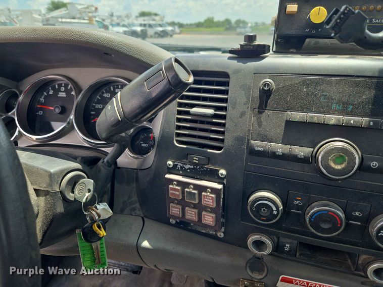 image for item EW0465 2012 Chevrolet Silverado 2500HD Ext. Cab pickup truck cab and chassis