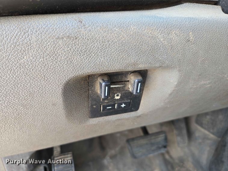 image for item EW0465 2012 Chevrolet Silverado 2500HD Ext. Cab pickup truck cab and chassis