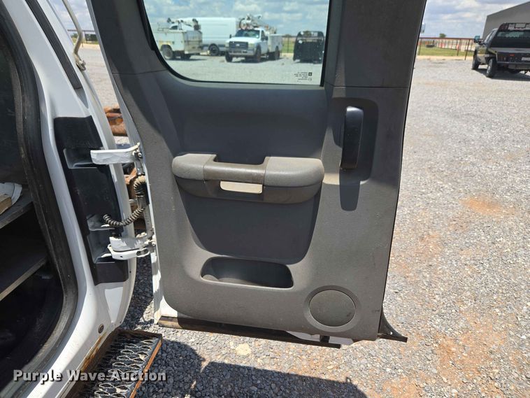 image for item EW0465 2012 Chevrolet Silverado 2500HD Ext. Cab pickup truck cab and chassis