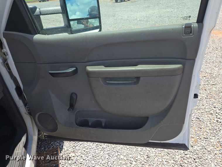 image for item EW0465 2012 Chevrolet Silverado 2500HD Ext. Cab pickup truck cab and chassis