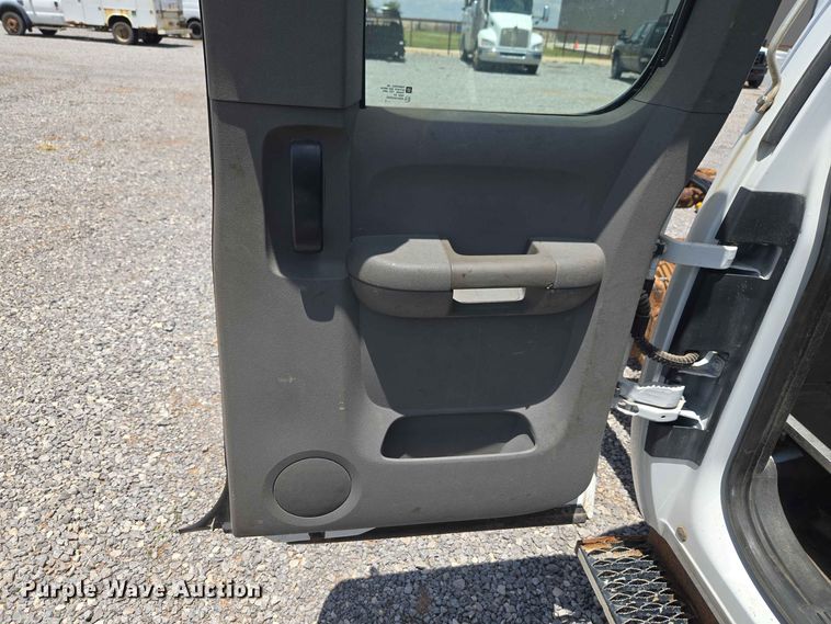 image for item EW0465 2012 Chevrolet Silverado 2500HD Ext. Cab pickup truck cab and chassis