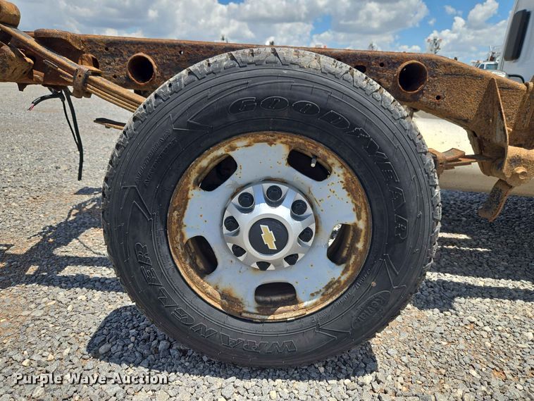 image for item EW0465 2012 Chevrolet Silverado 2500HD Ext. Cab pickup truck cab and chassis