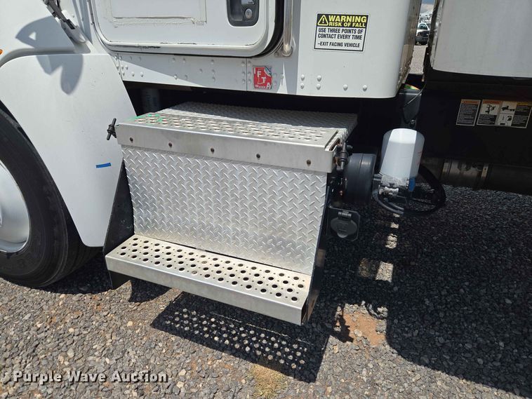 image for item EW0466 2009 Kenworth T370 box truck
