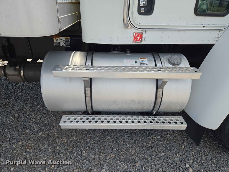 image for item EW0466 2009 Kenworth T370 box truck