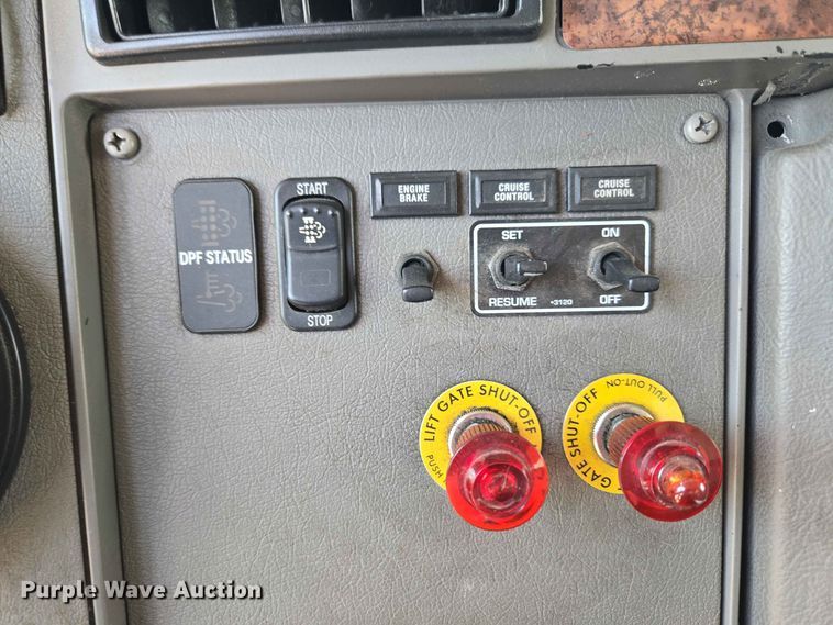 image for item EW0466 2009 Kenworth T370 box truck