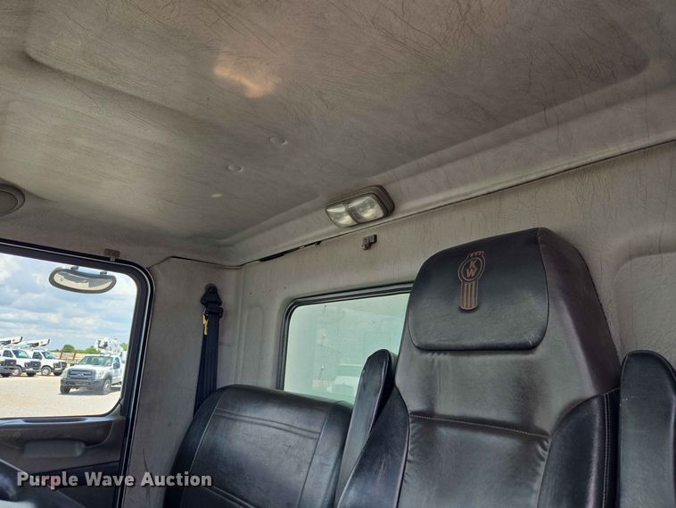 image for item EW0466 2009 Kenworth T370 box truck