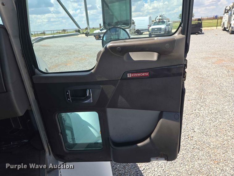 image for item EW0466 2009 Kenworth T370 box truck