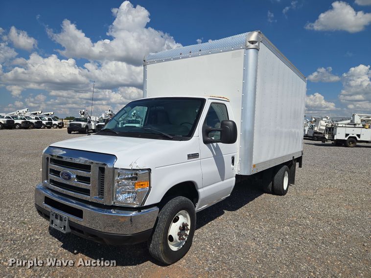 2017 Ford E-350 box truck