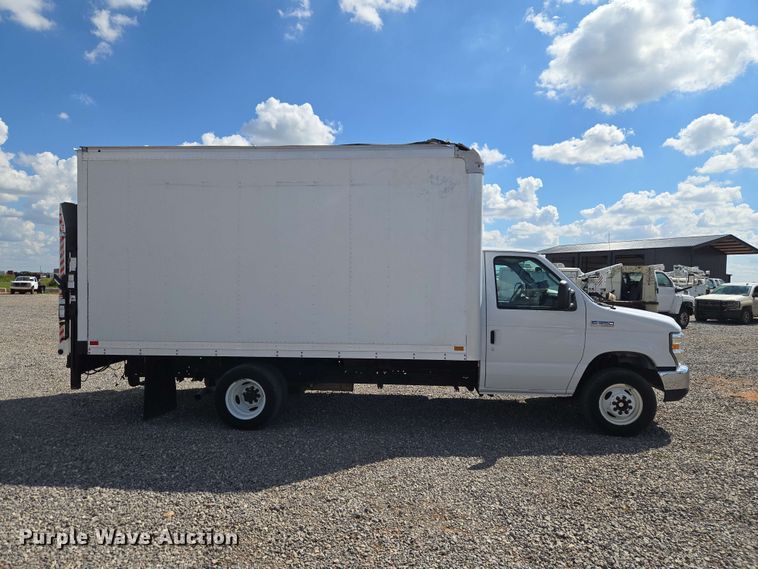 image for item EW0468 2017 Ford E-350 box truck