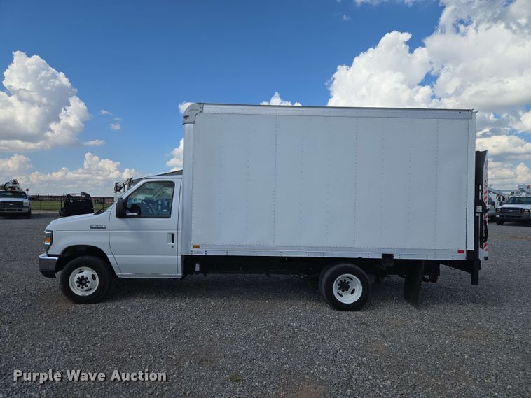image for item EW0468 2017 Ford E-350 box truck