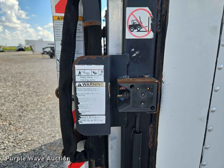 image for item EW0468 2017 Ford E-350 box truck