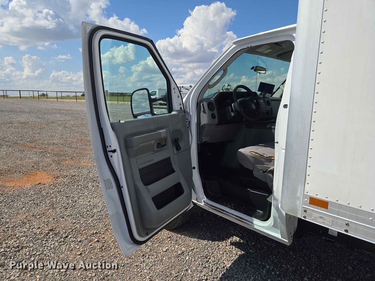 image for item EW0468 2017 Ford E-350 box truck