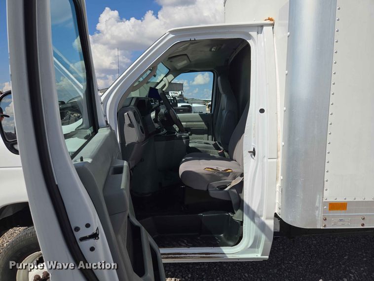 image for item EW0468 2017 Ford E-350 box truck