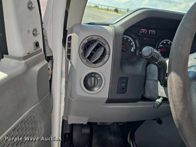 image for item EW0468 2017 Ford E-350 box truck