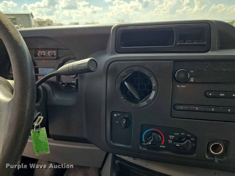 image for item EW0468 2017 Ford E-350 box truck