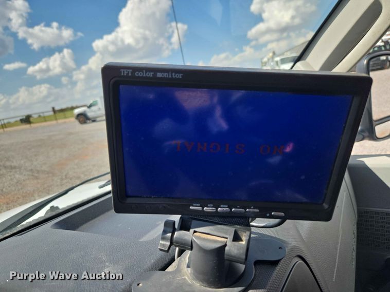 image for item EW0468 2017 Ford E-350 box truck