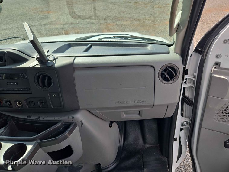 image for item EW0468 2017 Ford E-350 box truck