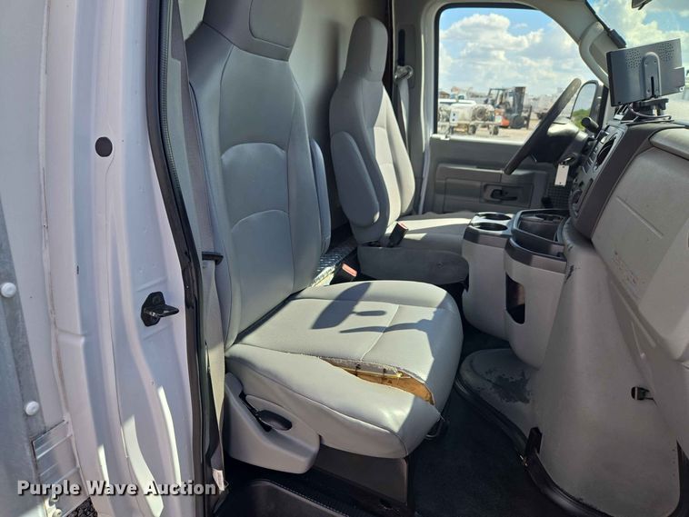 image for item EW0468 2017 Ford E-350 box truck