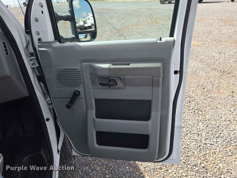 image for item EW0468 2017 Ford E-350 box truck