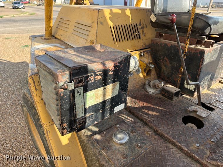 image for item EW1048 1979 Champ CB40 forklift