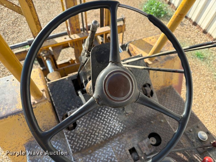 image for item EW1048 1979 Champ CB40 forklift