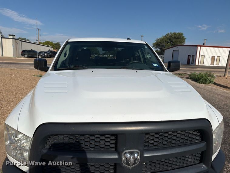 image for item EW1049 2013 Dodge 2500 Crew Cab pickup truck