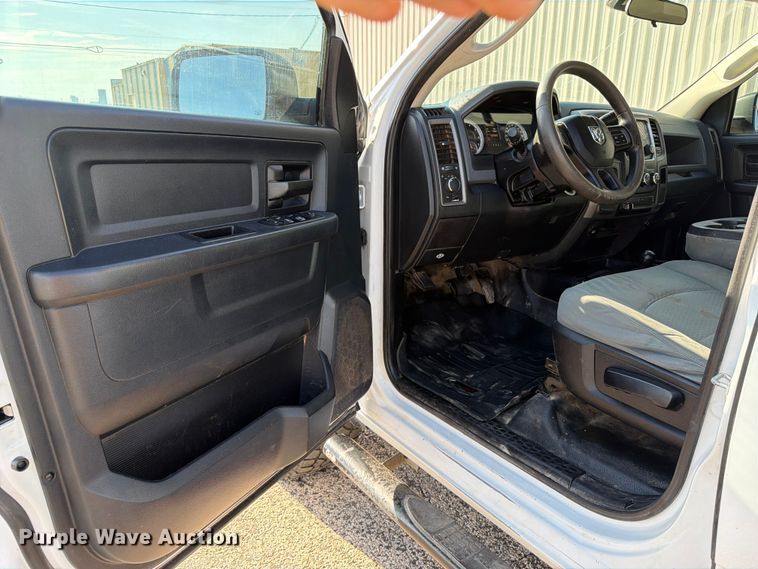 image for item EW1049 2013 Dodge 2500 Crew Cab pickup truck
