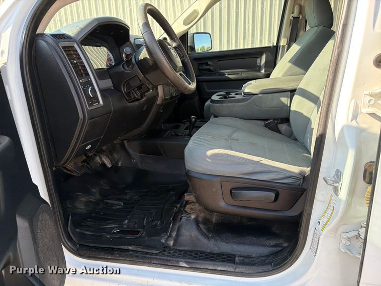 image for item EW1049 2013 Dodge 2500 Crew Cab pickup truck