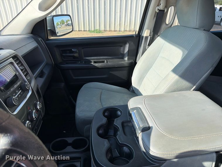 image for item EW1049 2013 Dodge 2500 Crew Cab pickup truck