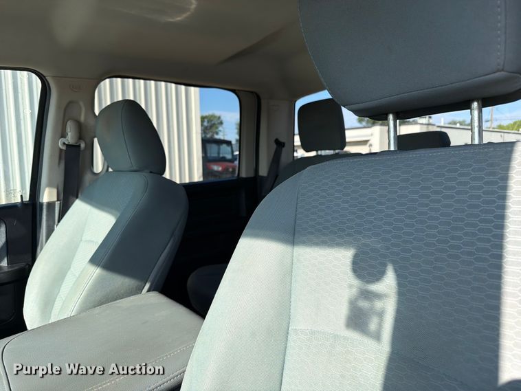image for item EW1049 2013 Dodge 2500 Crew Cab pickup truck