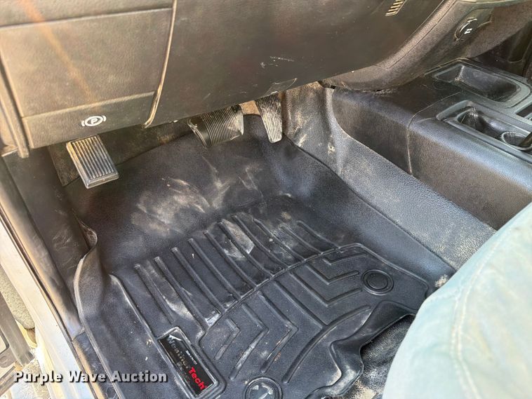 image for item EW1049 2013 Dodge 2500 Crew Cab pickup truck