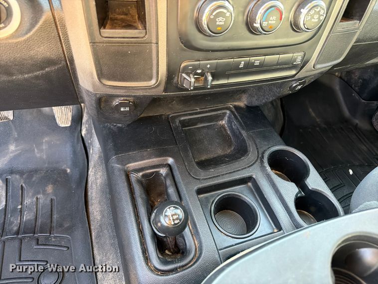 image for item EW1049 2013 Dodge 2500 Crew Cab pickup truck