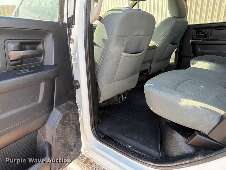 image for item EW1049 2013 Dodge 2500 Crew Cab pickup truck
