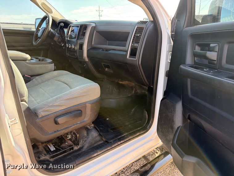 image for item EW1049 2013 Dodge 2500 Crew Cab pickup truck