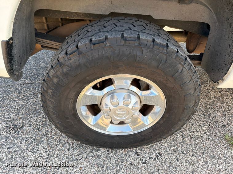 image for item EW1049 2013 Dodge 2500 Crew Cab pickup truck