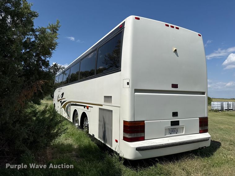 image for item EW4057 2000 Vanhool coach bus