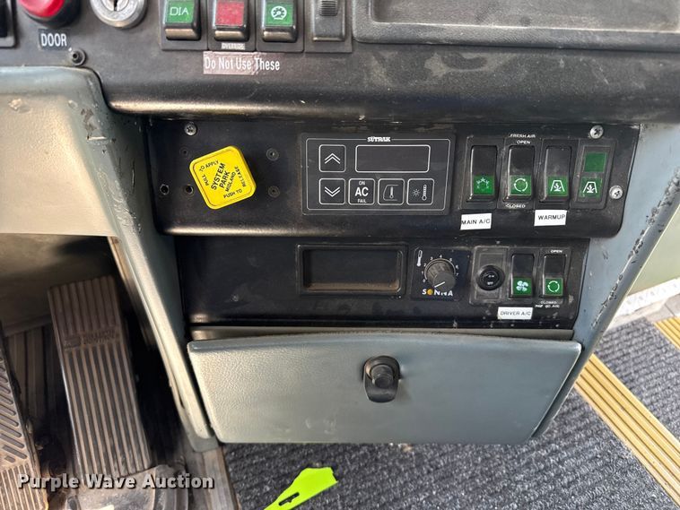 image for item EW4057 2000 Vanhool coach bus