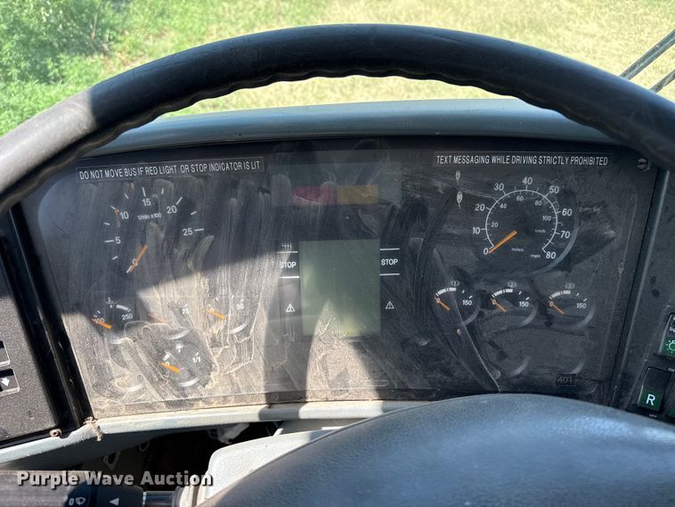 image for item EW4057 2000 Vanhool coach bus