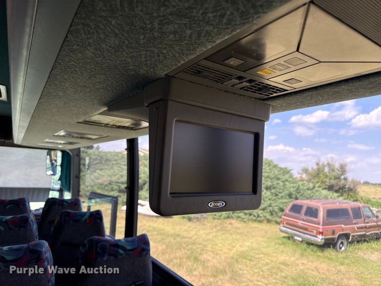 image for item EW4057 2000 Vanhool coach bus