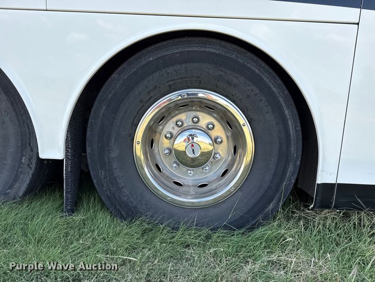 image for item EW4057 2000 Vanhool coach bus
