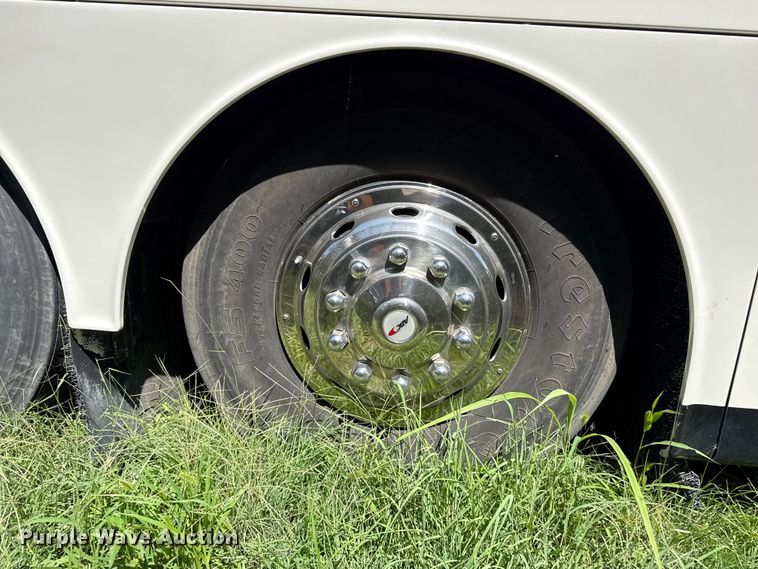image for item EW4057 2000 Vanhool coach bus