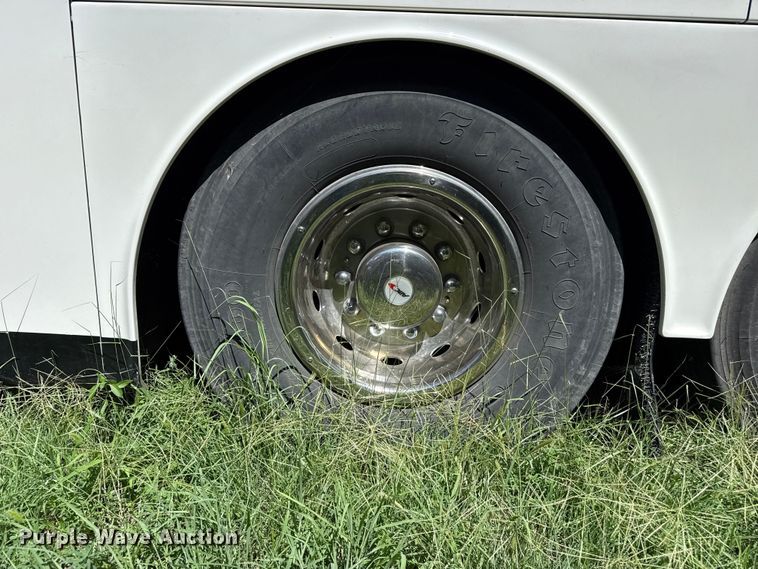 image for item EW4057 2000 Vanhool coach bus
