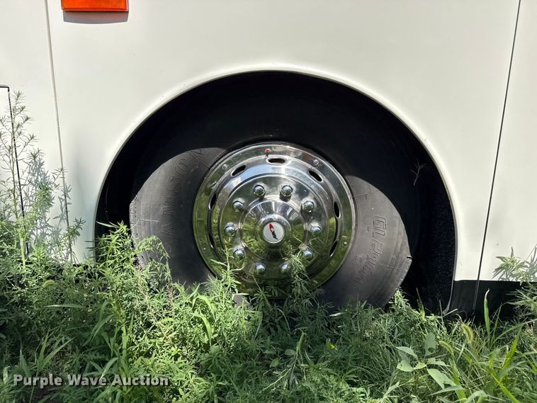 image for item EW4057 2000 Vanhool coach bus
