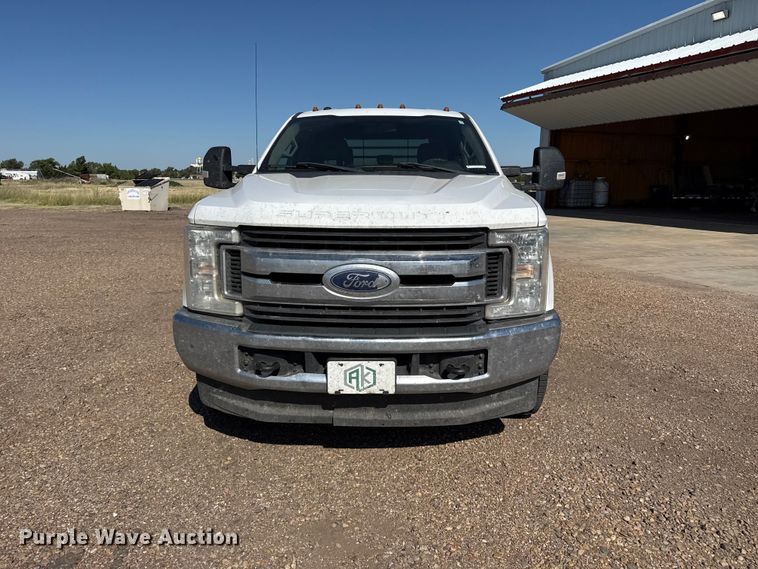 image for item EW4060 2018 Ford F350  Super Duty XLT Crew Cab flatbed pickup truck