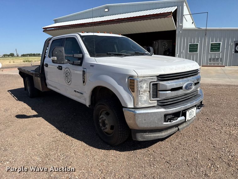 image for item EW4060 2018 Ford F350  Super Duty XLT Crew Cab flatbed pickup truck