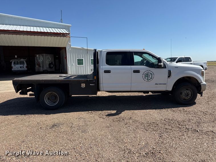 image for item EW4060 2018 Ford F350  Super Duty XLT Crew Cab flatbed pickup truck